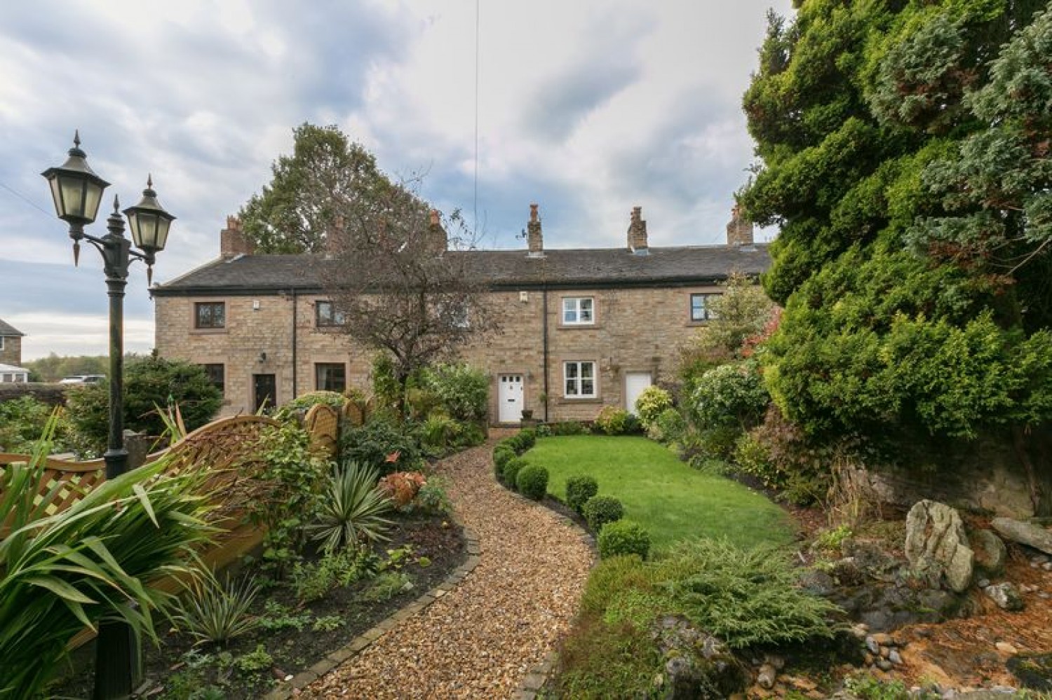 Stunning grade II listed cottage on the market. 