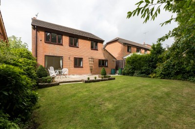 Highfield Drive, Standish, WN6 0EJ