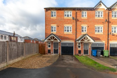 Greenoak Close, Abram, WN2 5XN