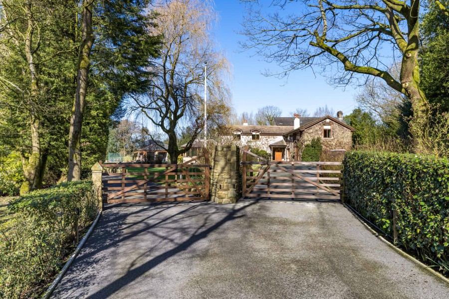 Images for Taylors Farm, Back Lane, Heath Charnock, PR6 9DN