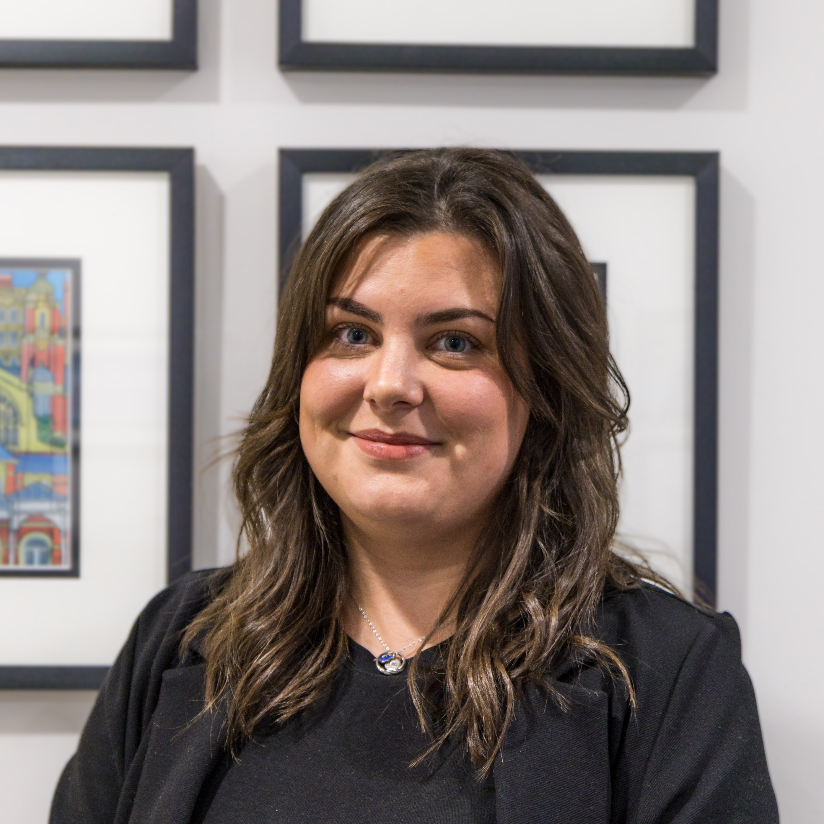 Lucy Goulart, Part time sales negotiator